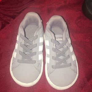 Baby adidas sneaker